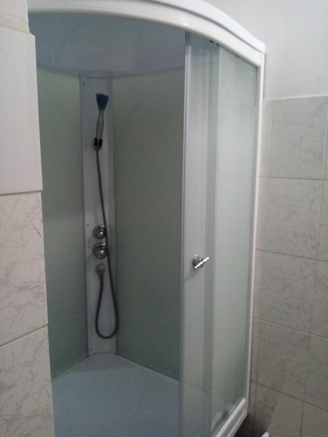 Hostel Raikhan Atyraū Esterno foto